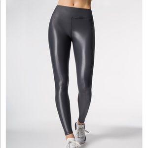 Carbon38 Takara Shine Leggings in Charcoal